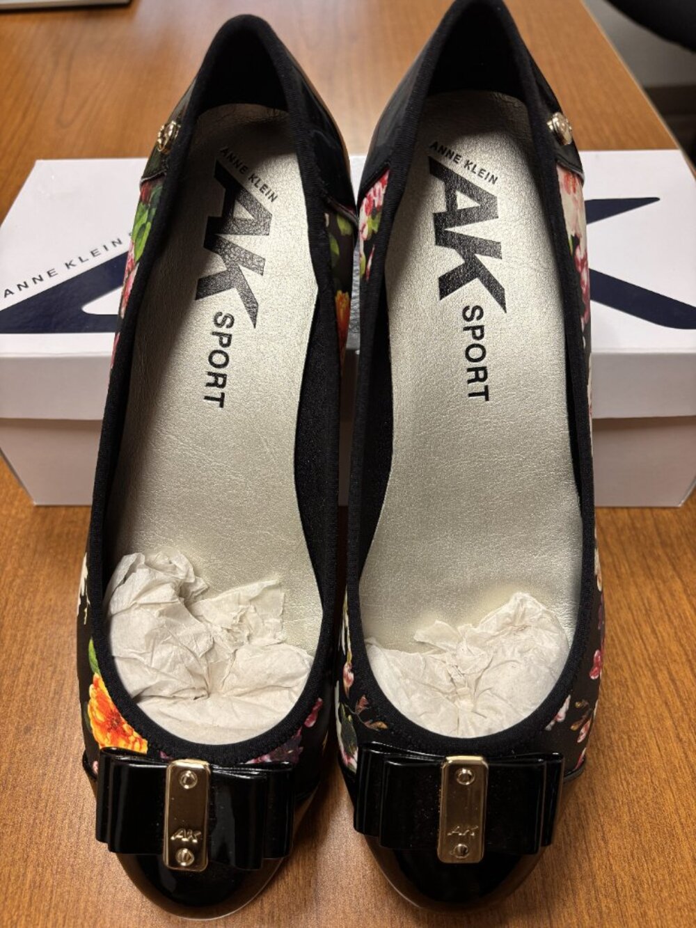 Anne Klein Sport Floral Ballet Flats Black Patent Toe Bow Accent Size 8.5M